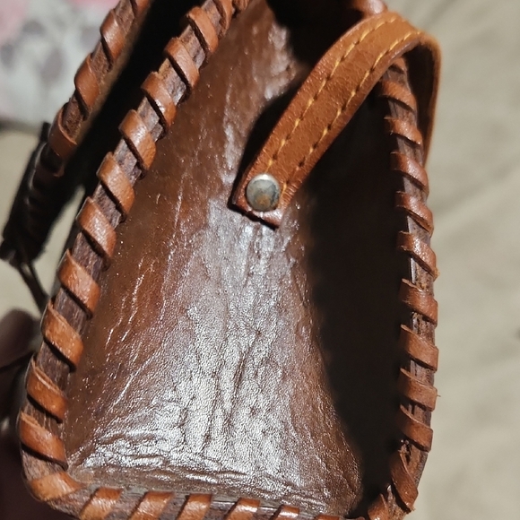 Handcrafted Brown Leather Crossbody Bag - Picture 16 of 16
